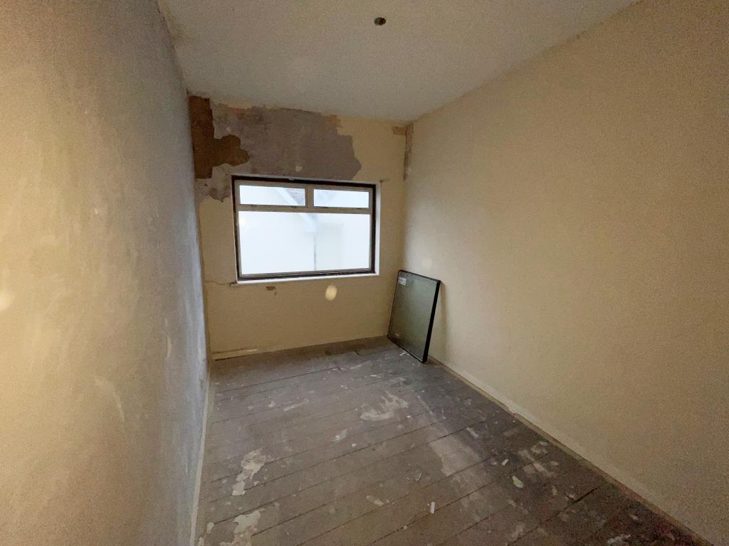 Lot: 75 - FLAT FOR IMPROVEMENT/COMPLETION - Bedroom stripped back with window